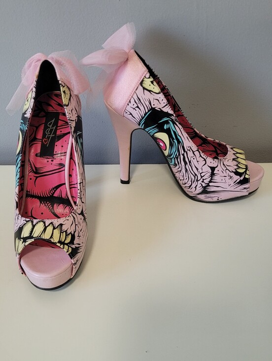 Iron Fist Shoes - Iron Fist Grave Dancer Platform Heels, Size 5